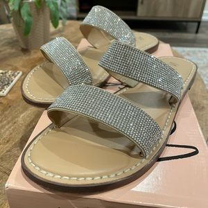 Simple double-band profile and effortless sandal